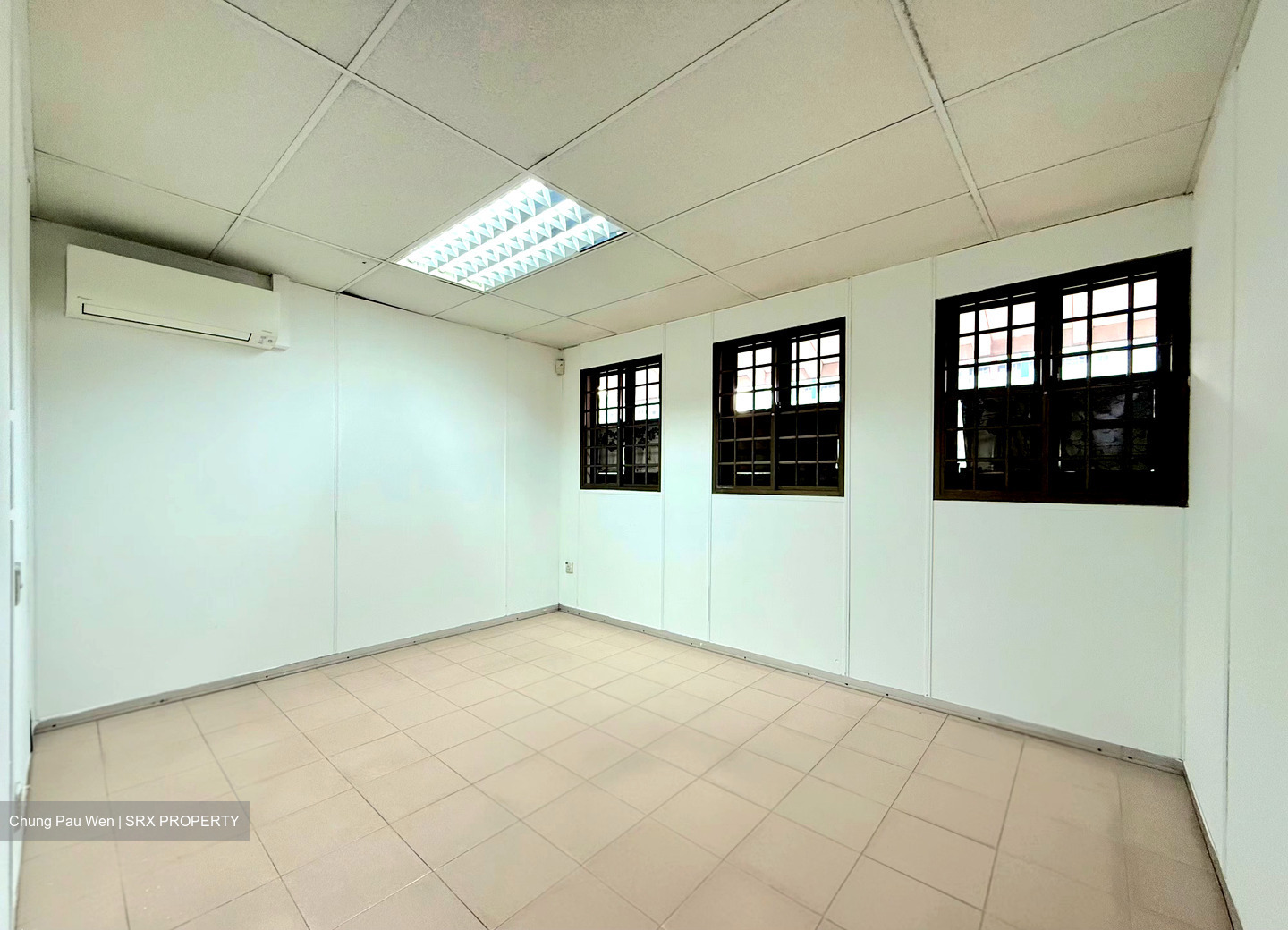 Jurong West Street 92 (D22), Shop House #584826631